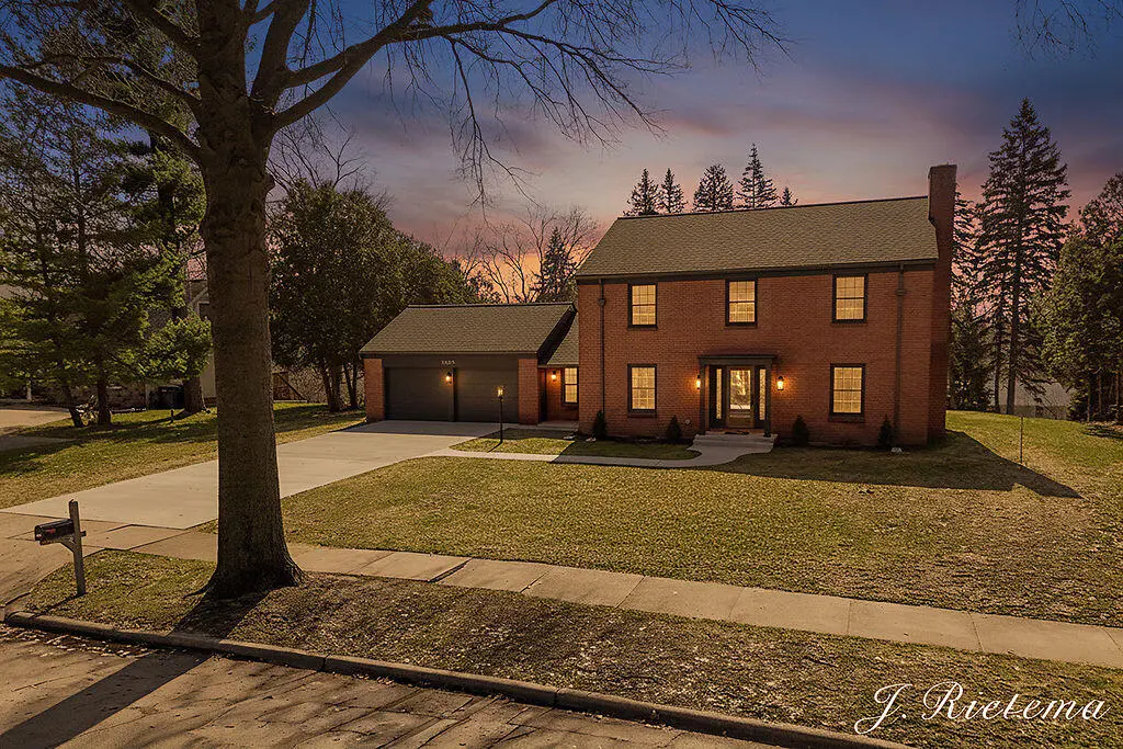 2150 Onekama DR SE, City Of Grand Rapids, MI 49506