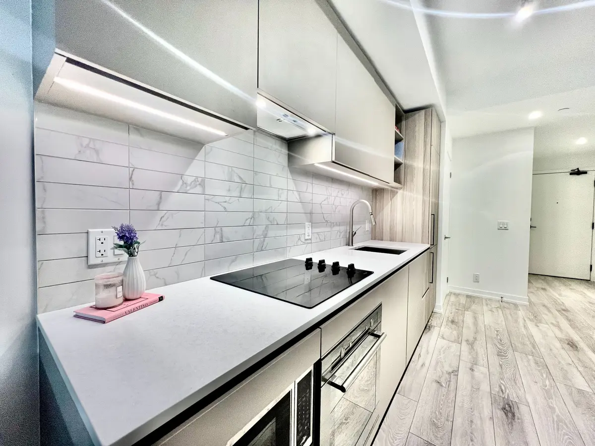 55 Mercer ST #503, Toronto C01, ON M5V 3W2