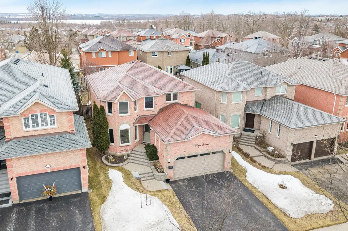 7 Meyer AVE, Barrie, ON L4M 6X2