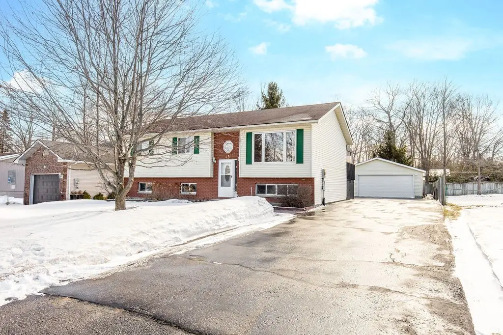 45 John Dillingno ST, Tay, ON L0K 2A0