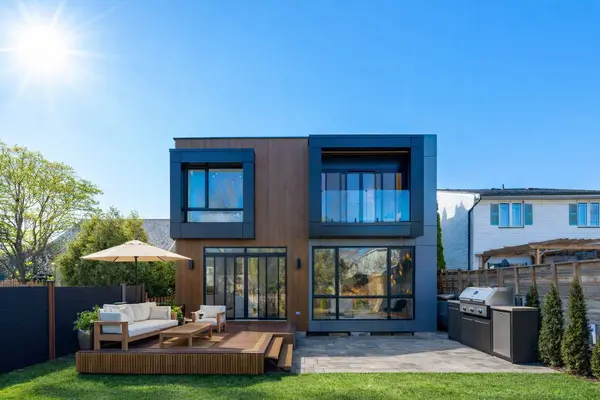 19 Topham RD, Toronto E03, ON M4B 3K3