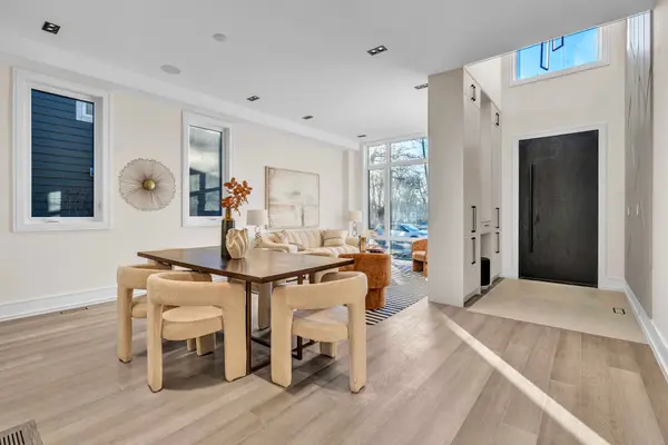 19 Topham RD, Toronto E03, ON M4B 3K3