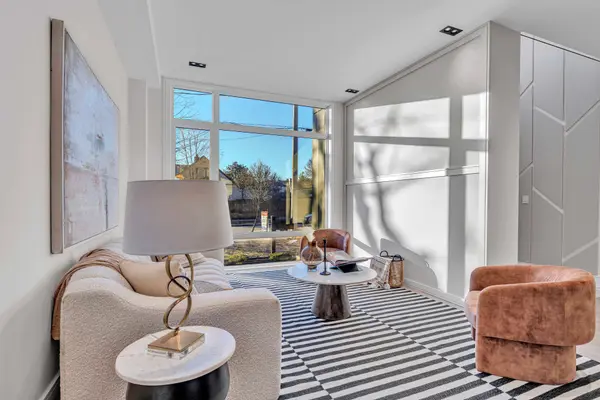 19 Topham RD, Toronto E03, ON M4B 3K3