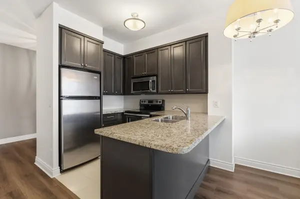 30 North Park RD #109, Vaughan, ON L4J 0G6