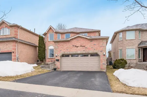 7 Meyer AVE, Barrie, ON L4M 6X2