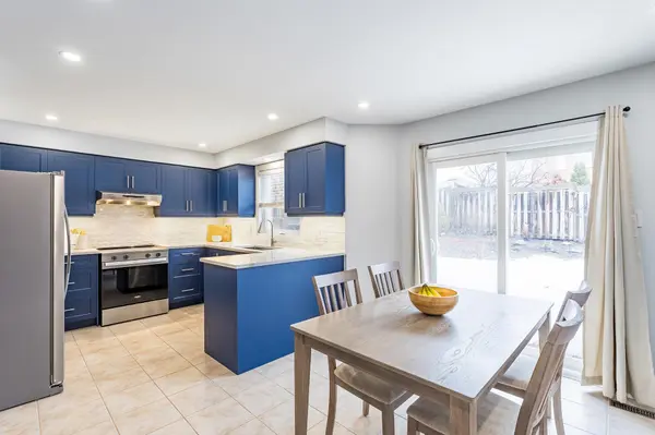 7 Meyer AVE, Barrie, ON L4M 6X2