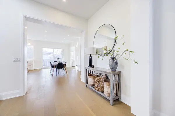 206 Elmwood CRES, Milton, ON L9T 1C4