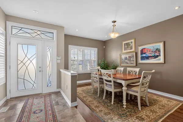 27 Black Walnut CRES, Hamilton, ON L9K 0B7