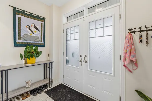 82 Rainbow DR, Haldimand, ON N3W 0G3