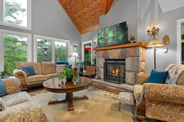 1005 Laidlaw AVE, Gravenhurst, ON L0K 2B0