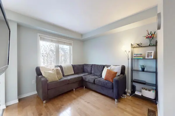 109 Bloomington DR, Cambridge, ON N1P 1J6