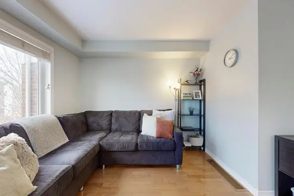 109 Bloomington DR, Cambridge, ON N1P 1J6