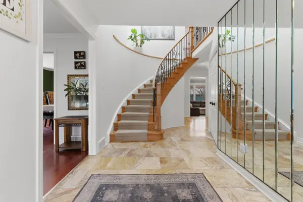 41 Farmington DR, St. Catharines, ON L2S 3G1