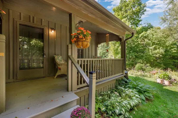 30 Ballycanoe RD, Front Of Yonge, ON K0E 1R0