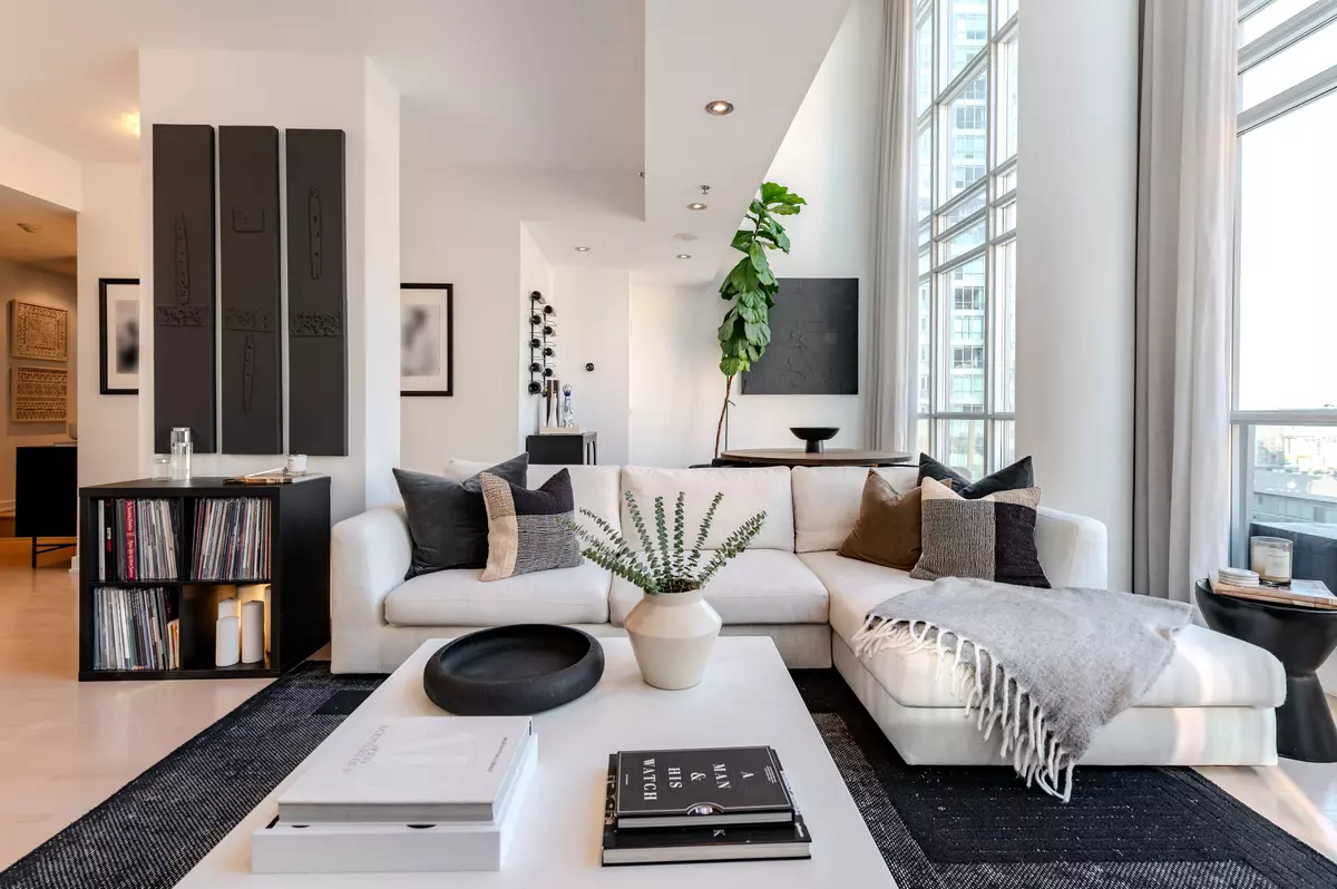 Toronto C01, ON M5V 1T8,21 Nelson ST #Lph22