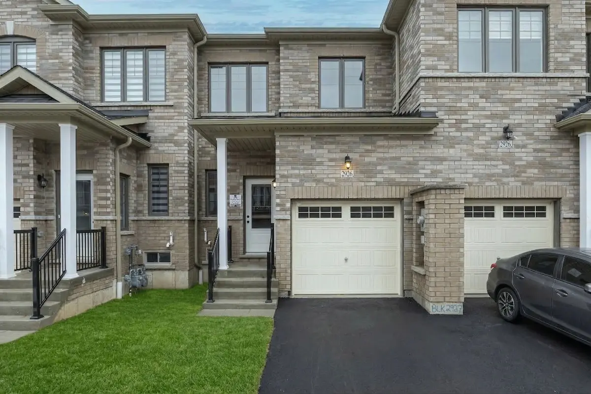 2926 Peter Matthews DR, Pickering, ON L1V 2P8