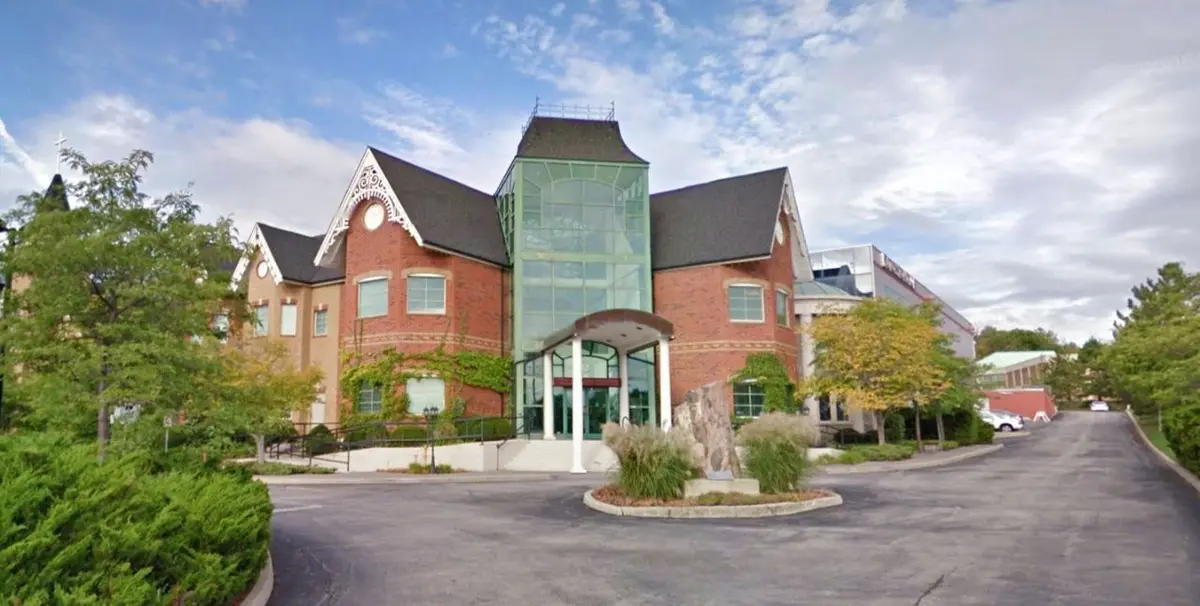 1295 North Service RD #Studio B, Burlington, ON L7P 0V5