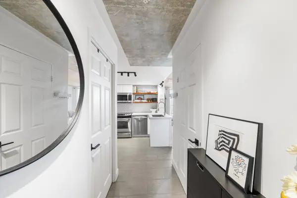 1369 Bloor ST W #1402, Toronto C01, ON M6P 4J4