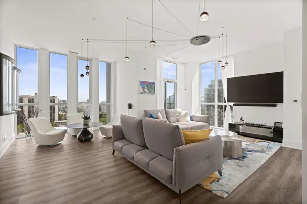 1486 Bathurst ST #1802, Toronto C03, ON M5P 3G9