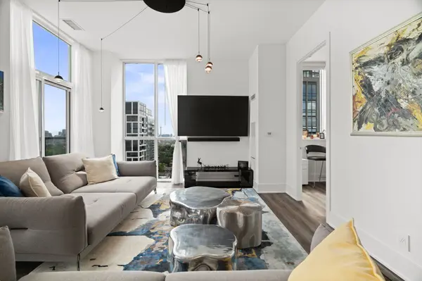 1486 Bathurst ST #1802, Toronto C03, ON M5P 3G9