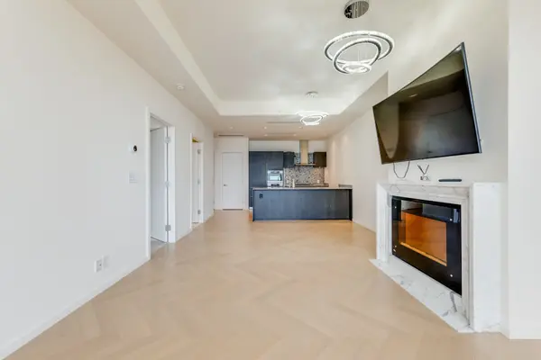 180 University AVE #5605, Toronto C01, ON M5H 0A2