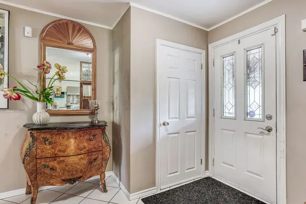 103 Weir CRES, Toronto E10, ON M1E 3B2