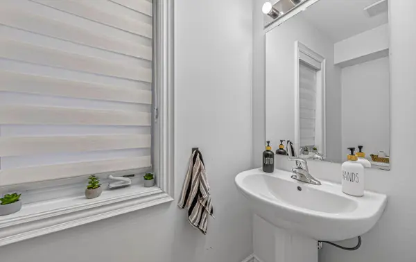 23 Holman CT, Whitby, ON L1P 1W9