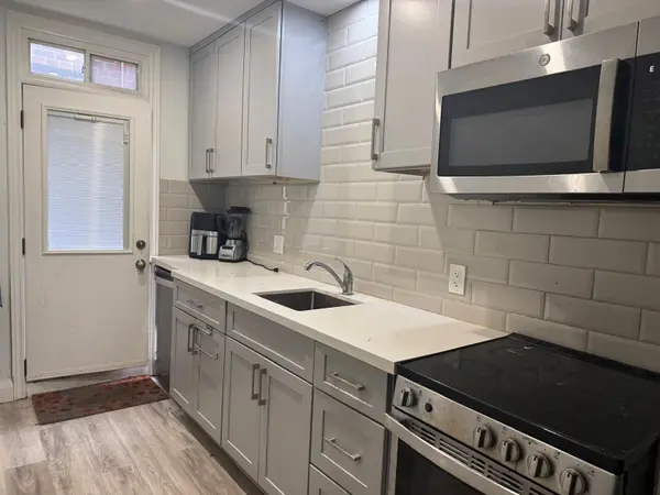 607 Kingston RD ##2, Toronto E02, ON M4E 1R3