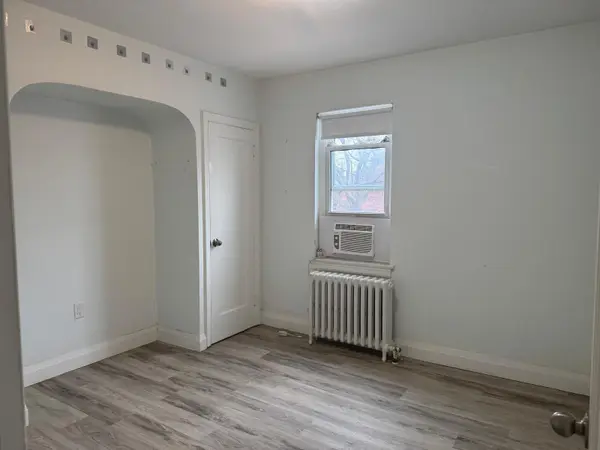 607 Kingston RD ##2, Toronto E02, ON M4E 1R3