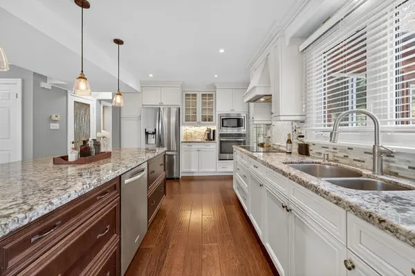 15 Rodney ST, Barrie, ON L4M 4B5