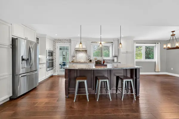 15 Rodney ST, Barrie, ON L4M 4B5