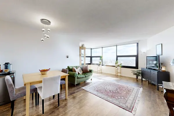 1300 Bloor ST #1005, Mississauga, ON L4Y 3Z2