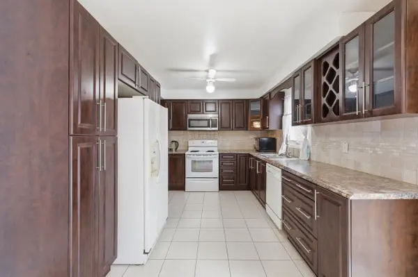 162 Major William Sharpe DR, Brampton, ON L6X 4C3