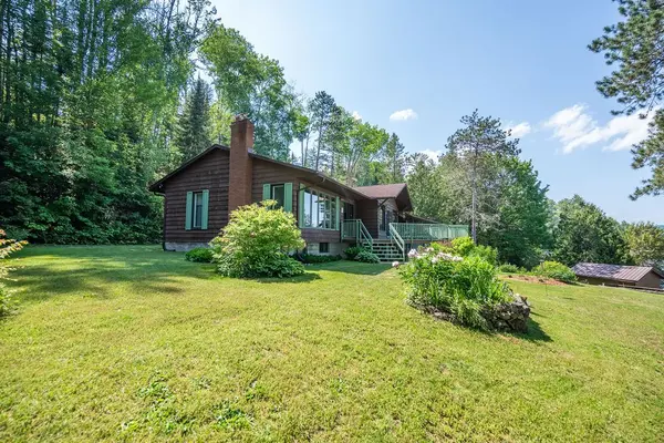 581 Rocky Point LN, Deep River, ON K0J 1P0