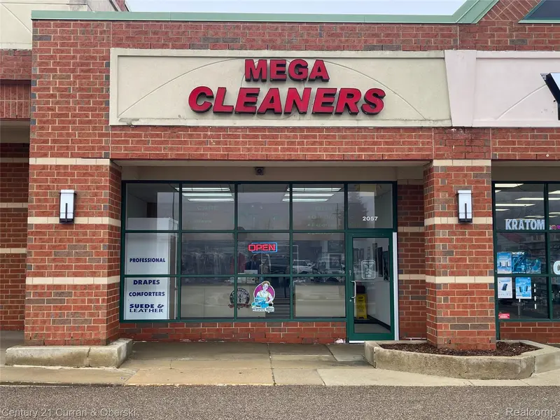 2057 South BLVD W, Troy, MI 48098