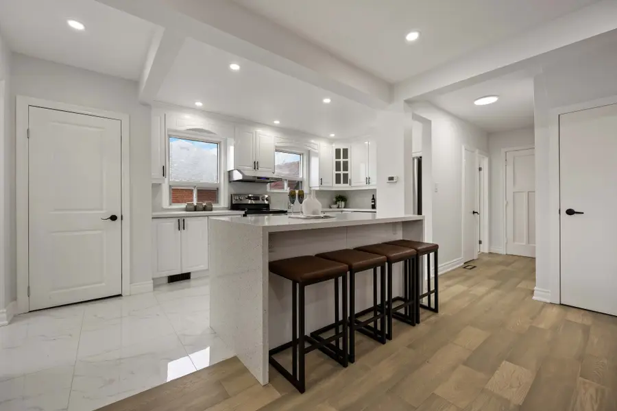 195 Phyllis AVE, Toronto E08, ON M1M 1Y9