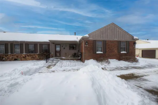 9870 Cambridge Court #121-2, Green Oak Township, MI 48178