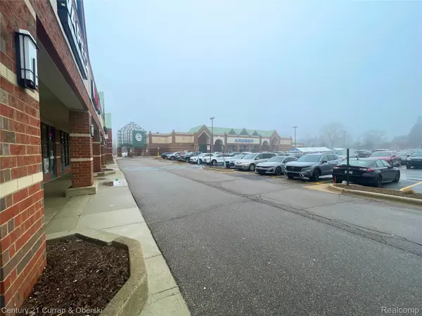 2057 South BLVD W, Troy, MI 48098