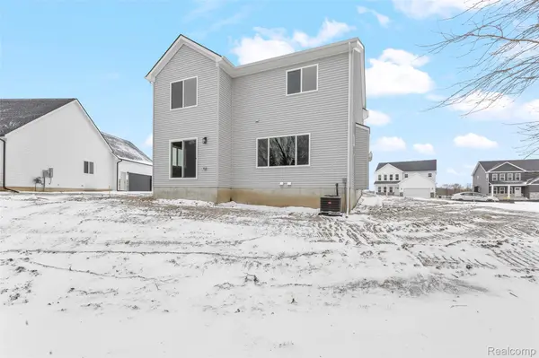 5212 Farmridge LN, Grand Blanc, MI 48439