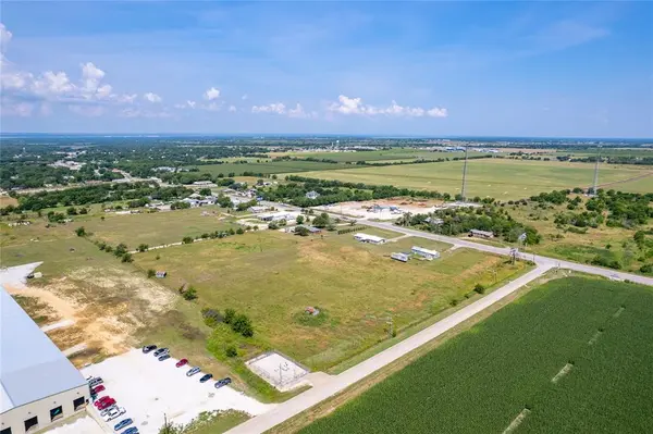 1206 E Jefferson Avenue, Whitney, TX 76692