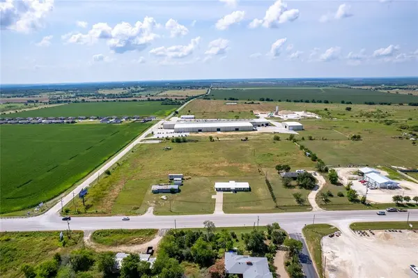 1206 E Jefferson Avenue, Whitney, TX 76692