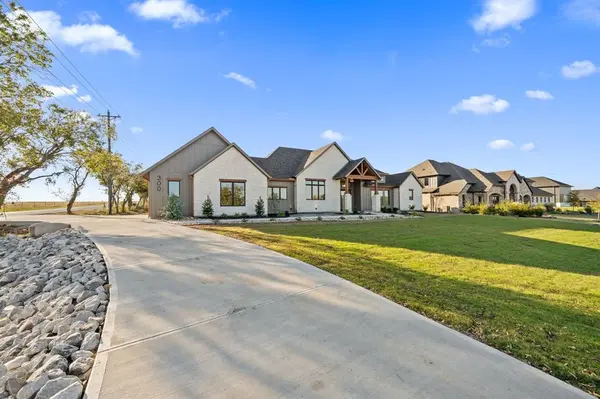 300 Ryker Lane, Gunter, TX 75058