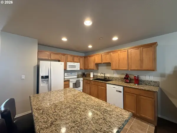 744 NW 3RD AVE, Canby, OR 97013