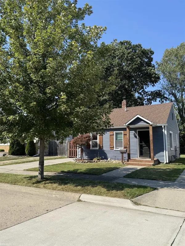 22627 Lake DR, St Clair Shores, MI 48082