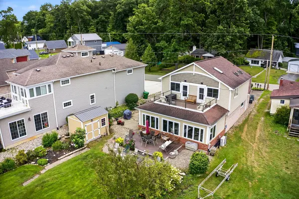 68800 S Shore DR, Ontwa Twp, MI 49112