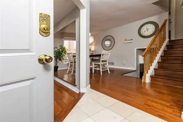 885 Walton CT, Whitby, ON L1N 7R5