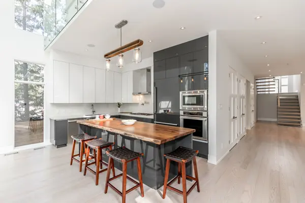 767 Cedarvale DR, Innisfil, ON L9S 4L2