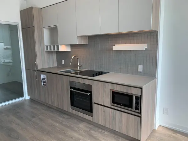 950 Portage Pkwy #3205, Vaughan, ON L4K 0J7