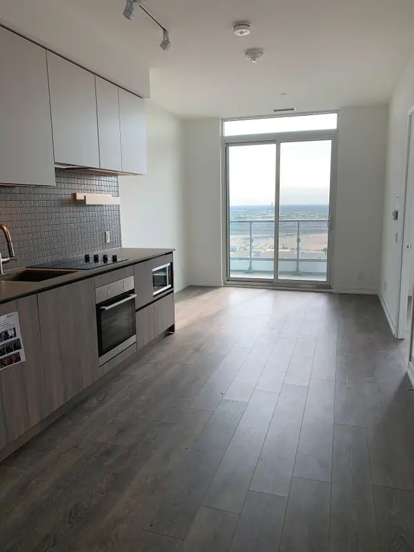 950 Portage Pkwy #3205, Vaughan, ON L4K 0J7