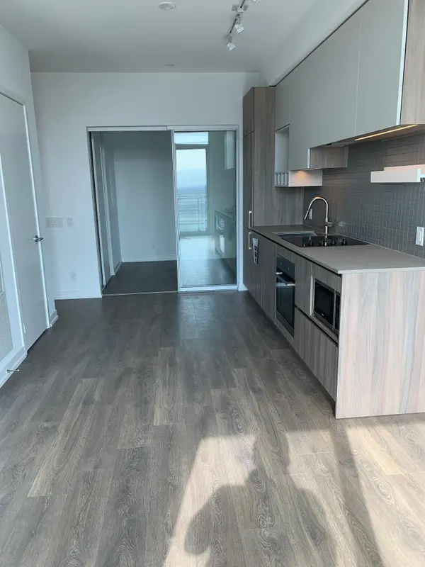 950 Portage Pkwy #3205, Vaughan, ON L4K 0J7